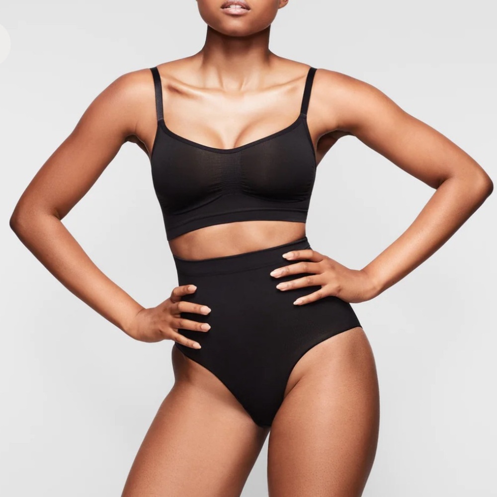 SOLD ON ANOTHER PLAYFORM Skims Seamless Sculpt Mid Waist Brief - XXS/XS- Onyx